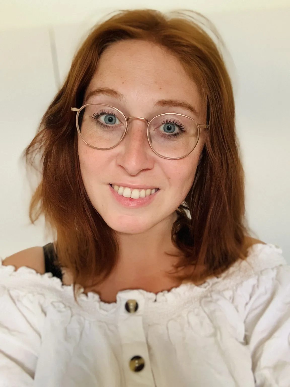 Katrijn Rosseels, lachend, met bril